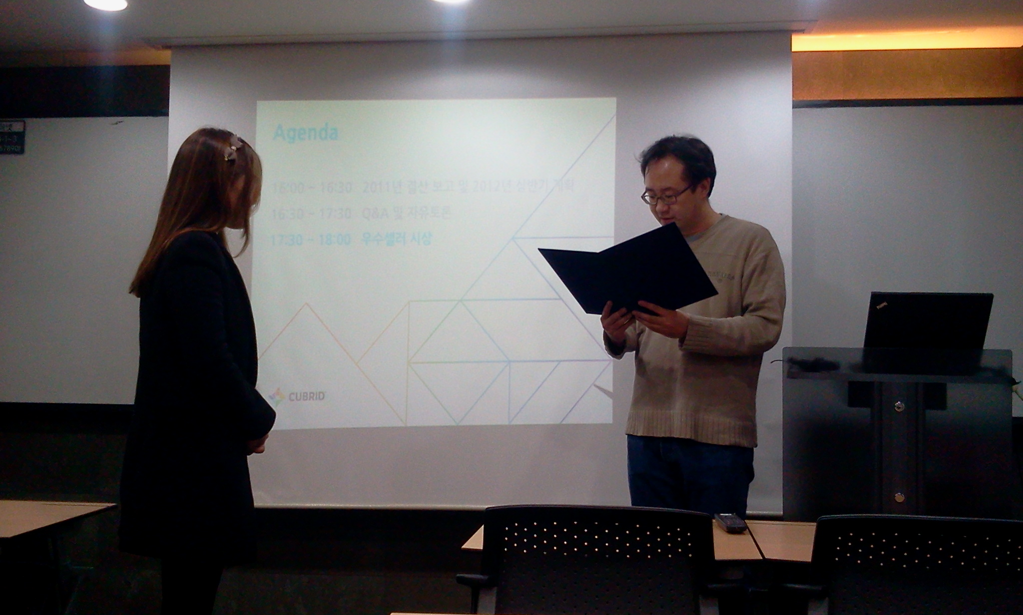 2012-02-08 17.31.02.jpg : XE마켓 2011년 결산 간담회 셀러상 수여