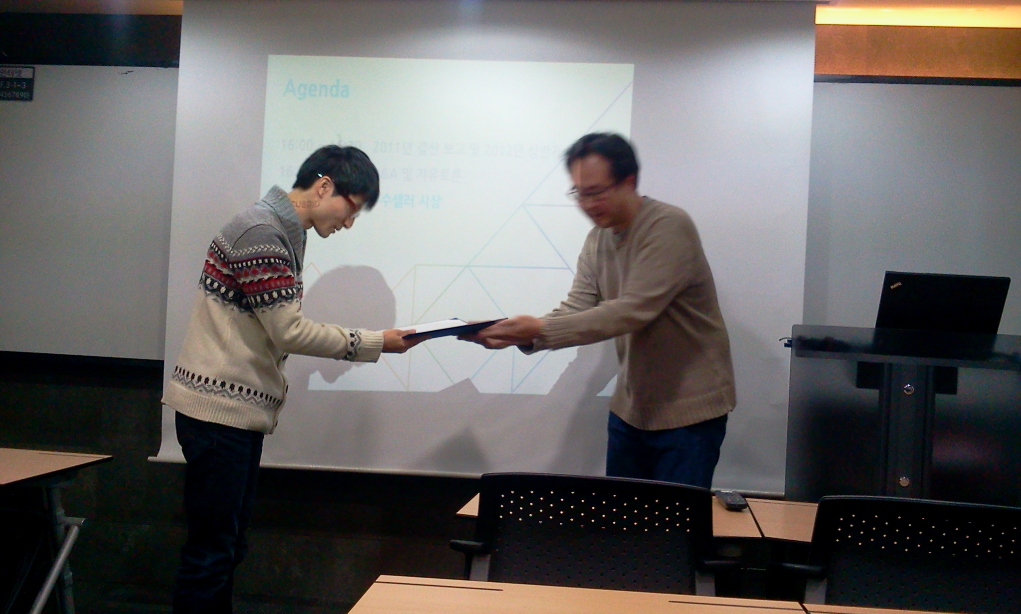 2012-02-08 17.32.41.jpg : XE마켓 2011년 결산 간담회 셀러상 수여 3