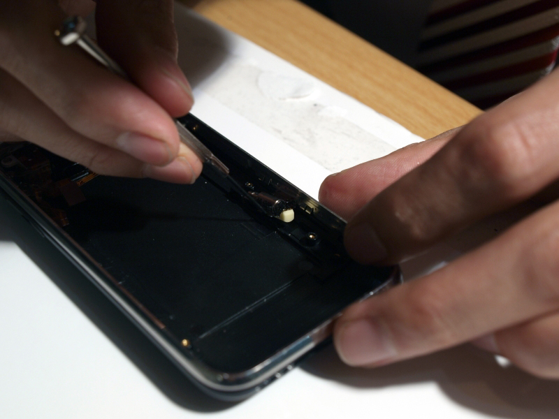 iphoneassem23.jpg
